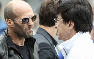 Brad Pitt, Thành Long, Jason Statham 'tay bắt mặt mừng' ở giải đua xe lâu đời nhất thế giới